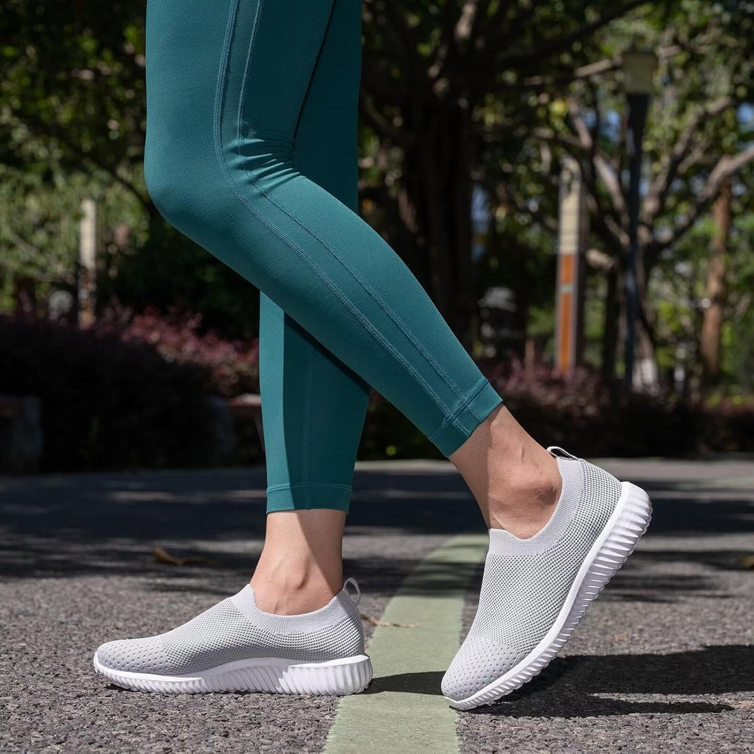 Walking Shoes Women Slip on Sneakers Knit Lightweight Comfortable Breathable Nurse Shoes for Work Travel