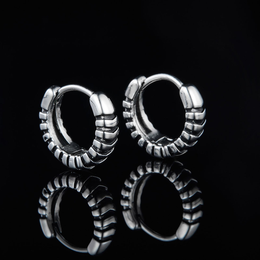 496331381